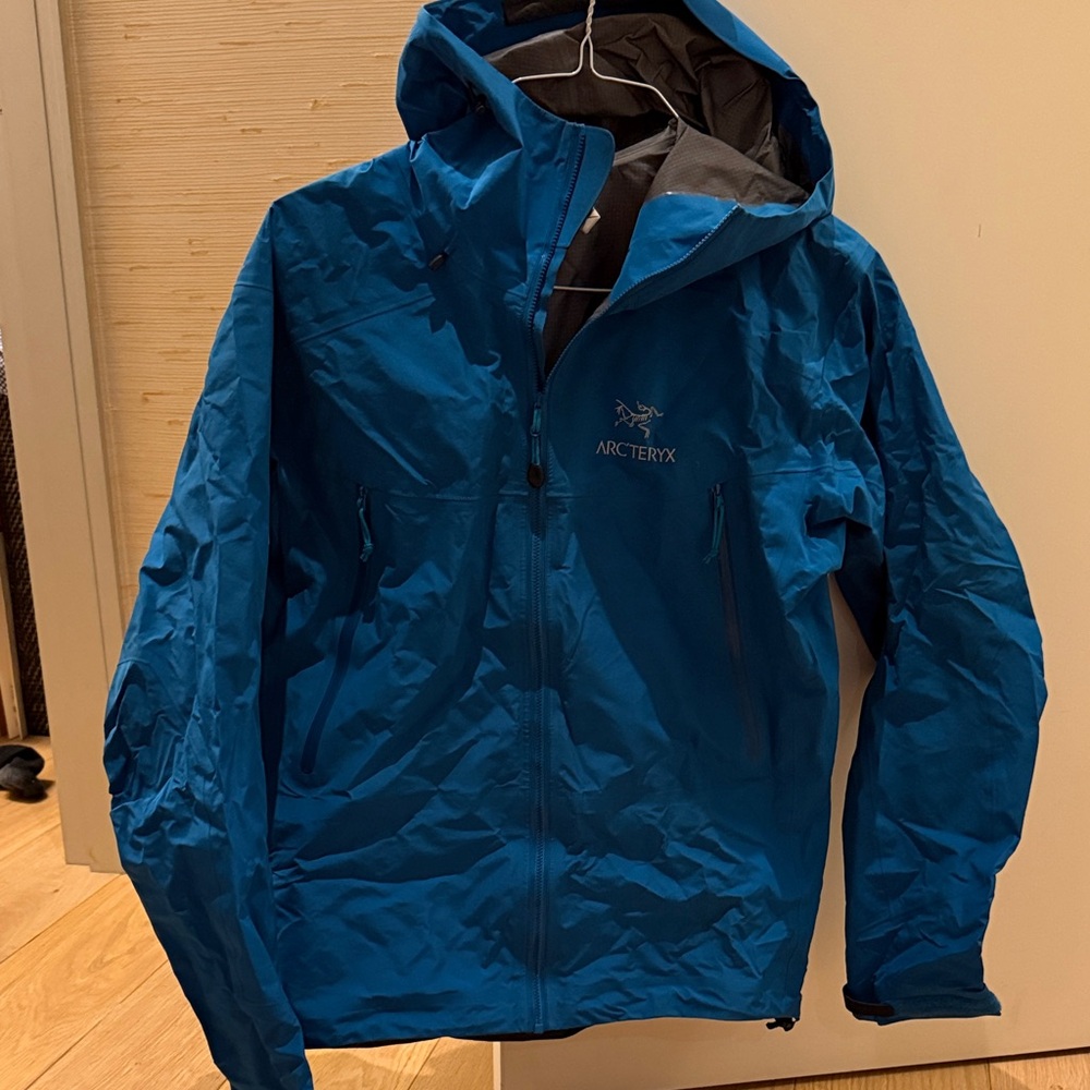 Arc'teryx Men's Vibrant Blue Performance Jacket